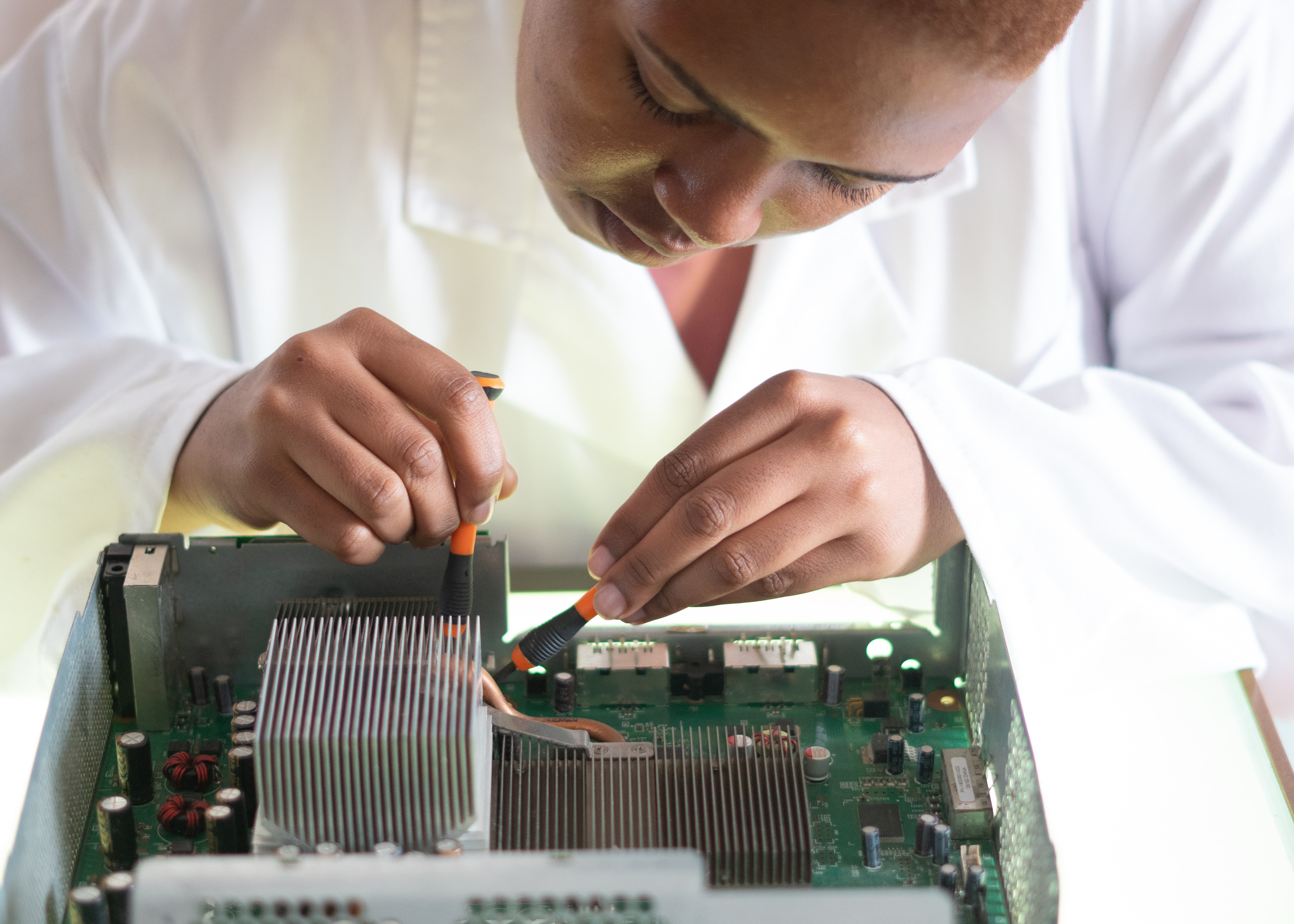 How to Vet New Suppliers When Sourcing Electronic Components